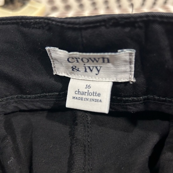 {Crown & Ivy} Charlotte Cropped Pants - Picture 5 of 6